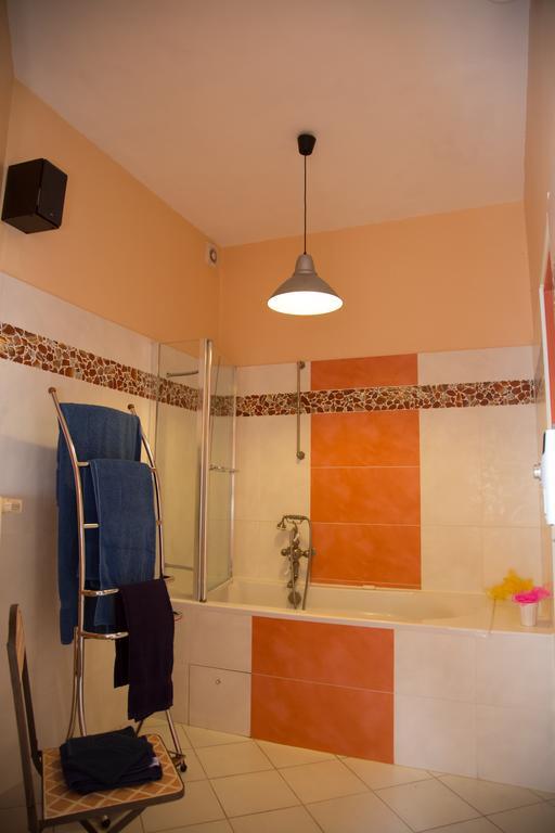 Tilly-sur-Seulles Magnifique Chateau Renove Proche Bourg Grand Parc Belle Terrasse Billard, Ping Pong, Proche Bayeux Et Plages Du Debarquement מראה חיצוני תמונה